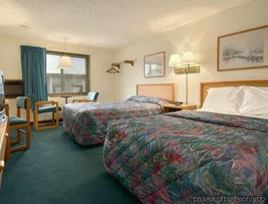 Super 8 By Wyndham Norfolk Motel Exterior photo